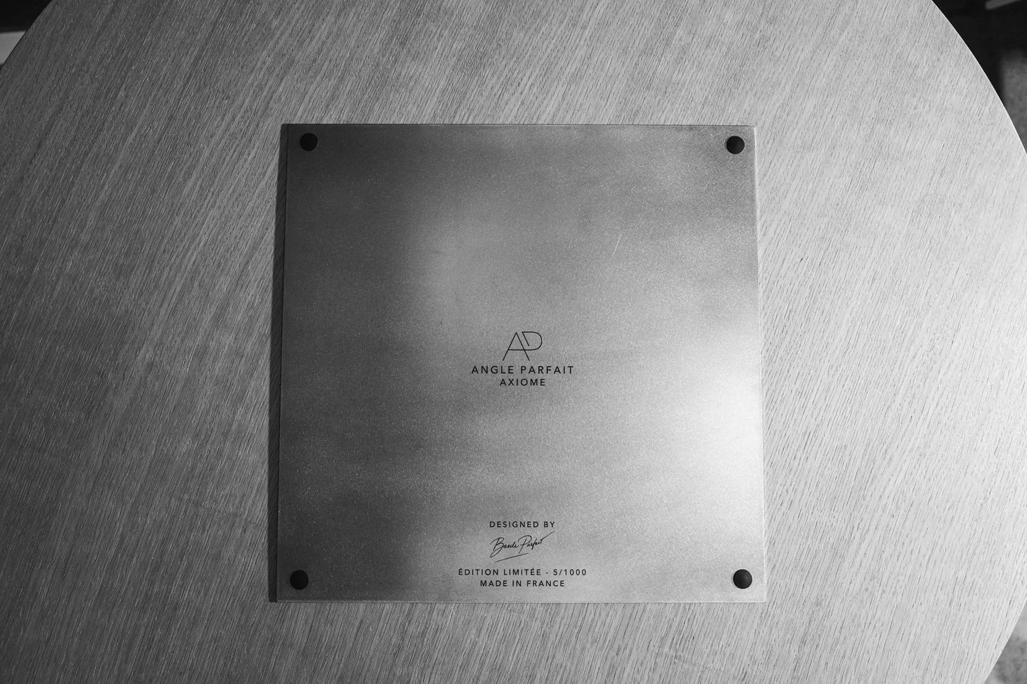 Axiome : jeu d’échecs Angle Parfait en aluminium – jeu d’échecs Jeu d’échecs design en aluminium design en aluminium brossé par Angle Parfait – Angle Parfait